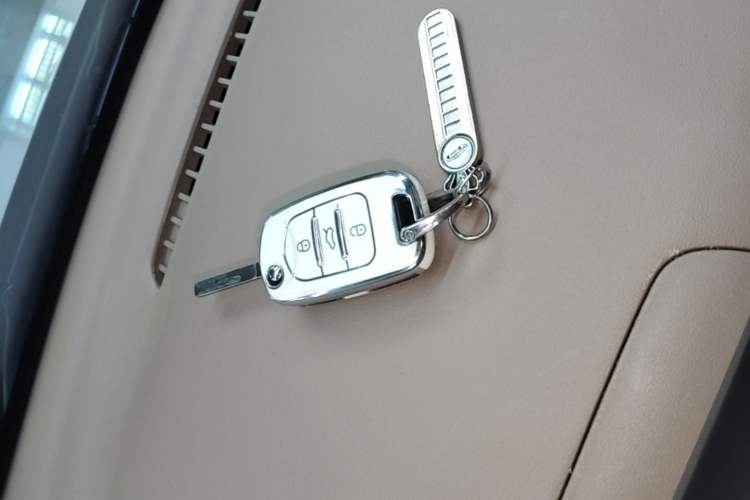 Used Wuling Hongguang MINIEV 2025 Four-Door Version Advanced Edition Vehicle Key