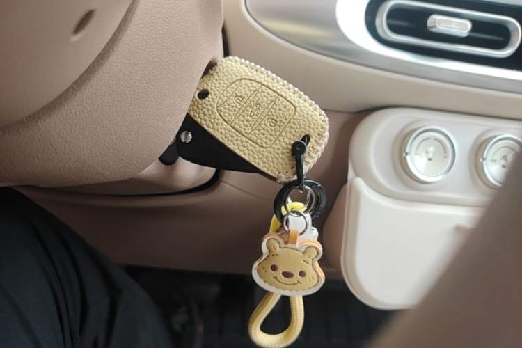 Used Wuling Hongguang MINIEV 2025 Four-Door Version Advanced Edition Vehicle Key