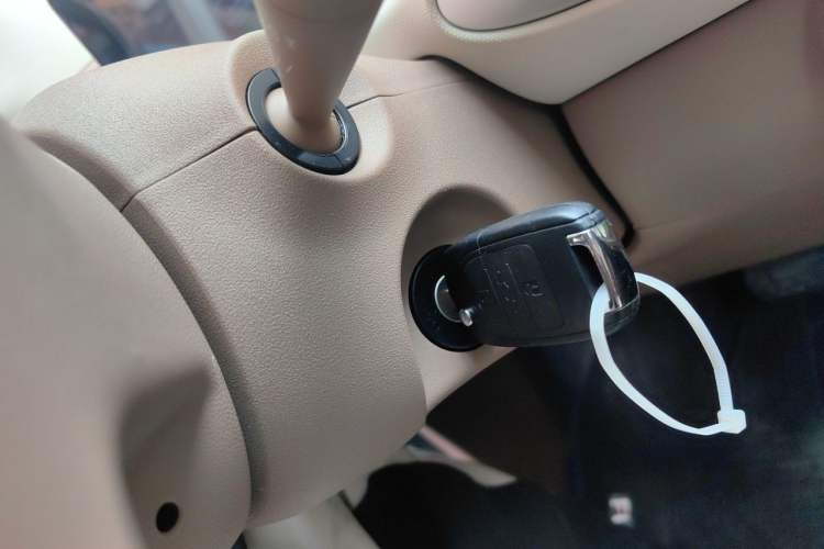 Used Wuling Hongguang MINIEV 2025 Four-Door Version Advanced Edition Vehicle Key