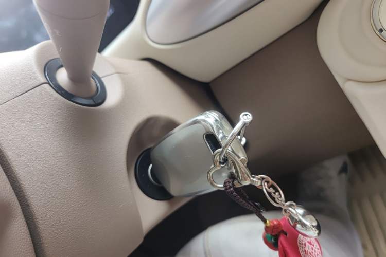 Used Wuling Hongguang MINIEV 2025 Four-Door Version Advanced Edition Vehicle Key