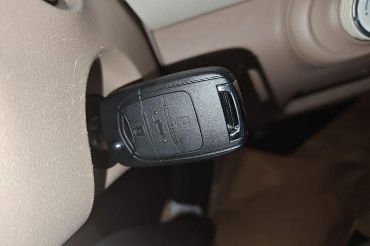Used Wuling Hongguang MINIEV 2025 Four-Door Version Advanced Edition Vehicle Key