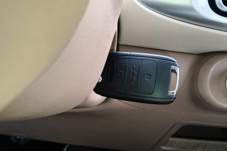 Used Wuling Hongguang MINIEV 2025 Four-Door Version Advanced Edition Vehicle Key