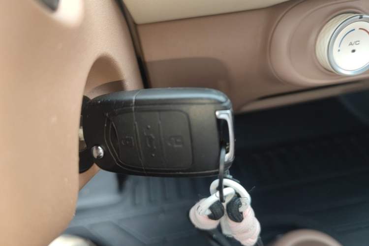 Used Wuling Hongguang MINIEV 2025 Four-Door Version Advanced Edition Vehicle Key