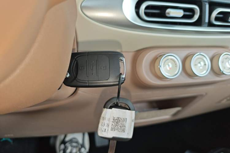 Used Wuling Hongguang MINIEV 2025 Four-Door Version Advanced Edition Vehicle Key