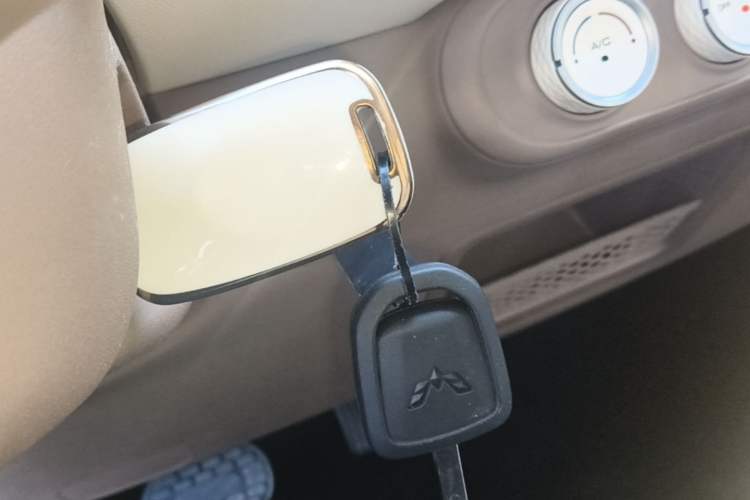 Used Wuling Hongguang MINIEV 2025 Four-Door Version Advanced Edition Vehicle Key