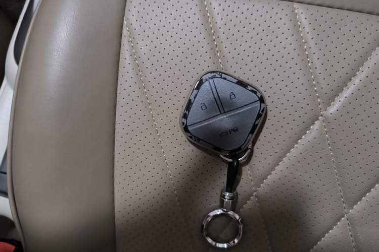 Used Wuling Hongguang MINIEV 2025 Four-Door Version Premium Edition Vehicle Key