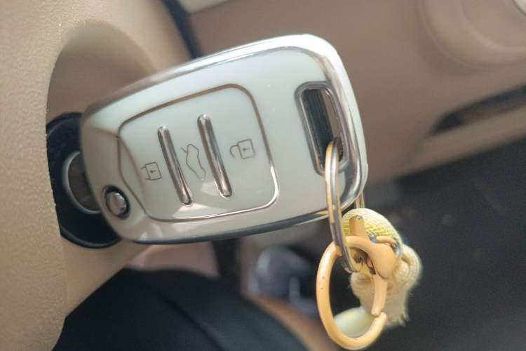 Used Wuling Hongguang MINIEV 2025 Four-Door Version Advanced Edition Vehicle Key