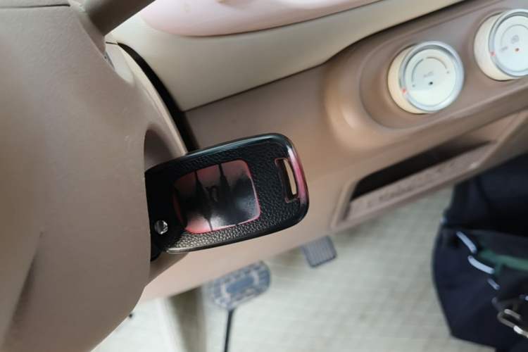 Used Wuling Hongguang MINIEV 2025 Four-Door Version Advanced Edition Vehicle Key
