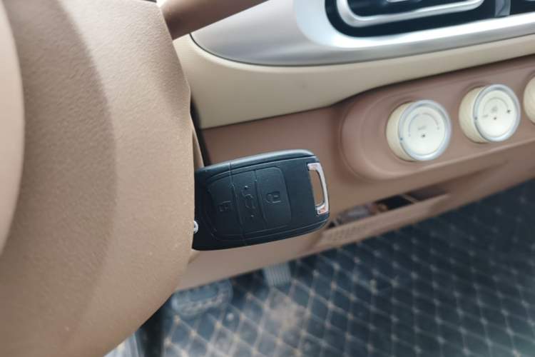Used Wuling Hongguang MINIEV 2025 Four-Door Version Advanced Edition Vehicle Key