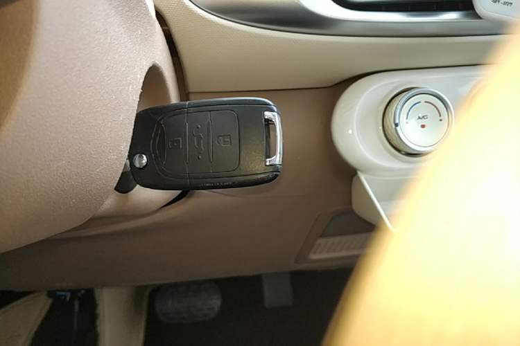 Used Wuling Hongguang MINIEV 2025 Four-Door Version Advanced Edition Vehicle Key