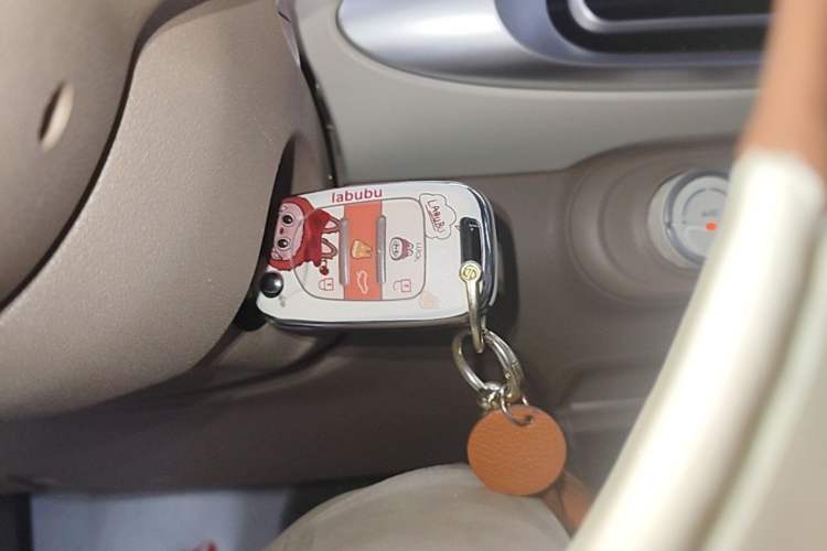 Used Wuling Hongguang MINIEV 2025 Four-Door Version Advanced Edition Vehicle Key