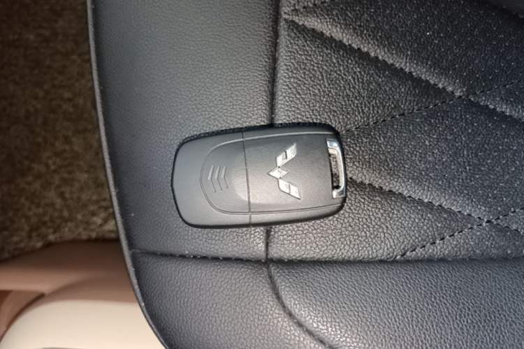 Used Wuling Hongguang MINIEV 2025 Four-Door Version Advanced Edition Vehicle Key