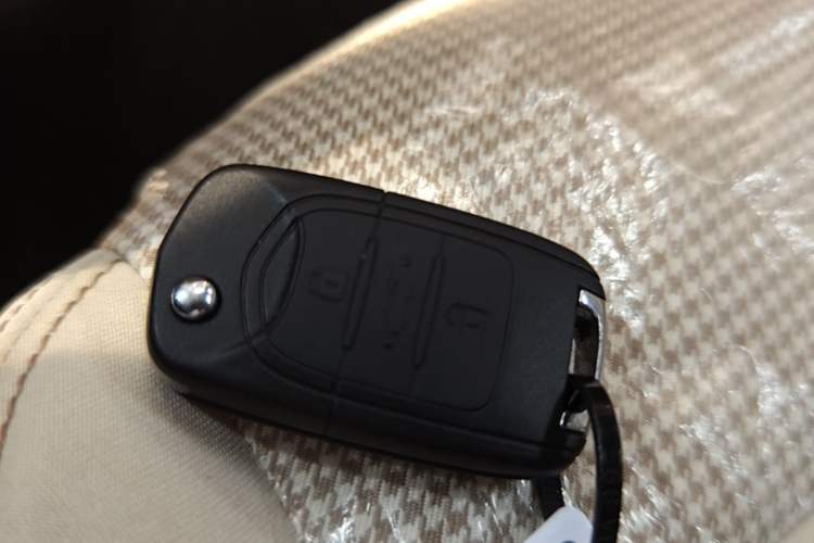 Used Wuling Hongguang MINIEV 2025 Four-Door Version Advanced Edition Vehicle Key