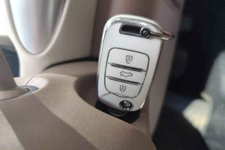 Used Wuling Hongguang MINIEV 2025 Four-Door Version Advanced Edition Vehicle Key