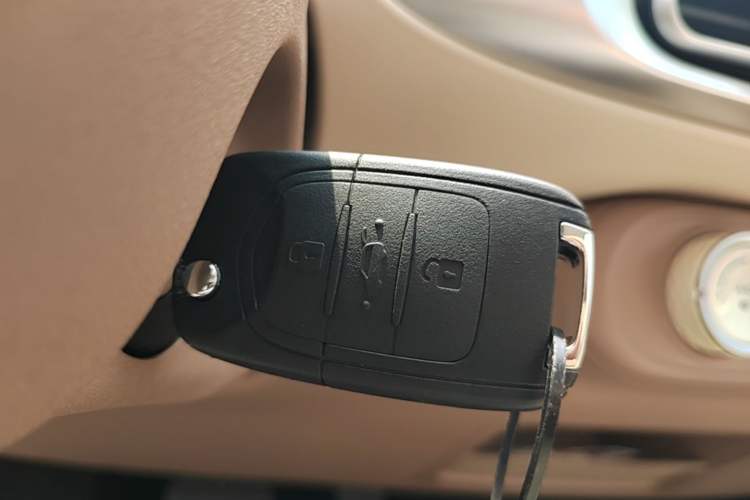 Used Wuling Hongguang MINIEV 2025 Four-Door Version Advanced Edition Vehicle Key