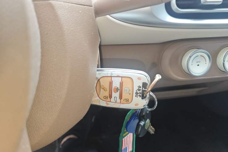 Used Wuling Hongguang MINIEV 2025 Four-Door Version Advanced Edition Vehicle Key