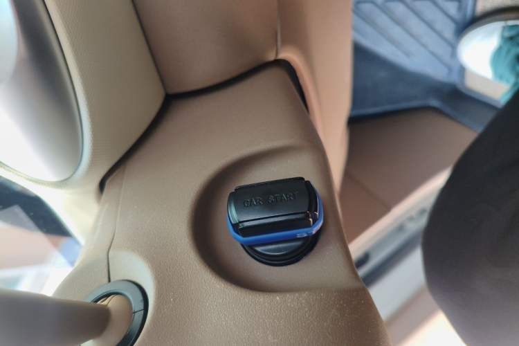 Used Wuling Hongguang MINIEV 2025 Four-Door Version Advanced Edition Vehicle Key