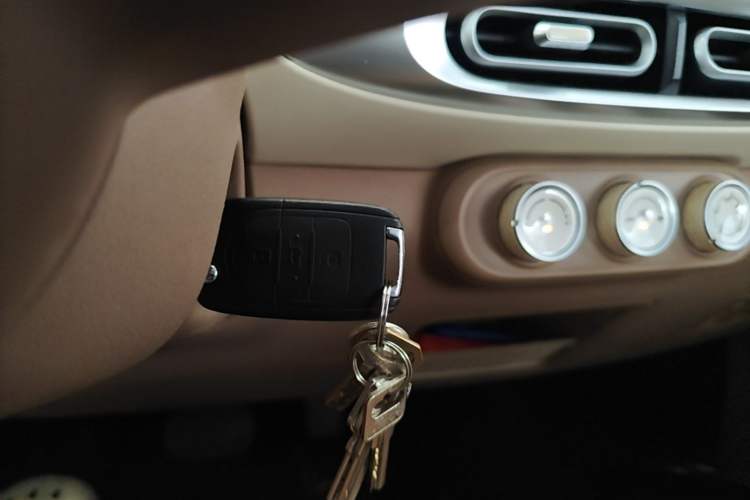 Used Wuling Hongguang MINIEV 2025 Four-Door Version Advanced Edition Vehicle Key