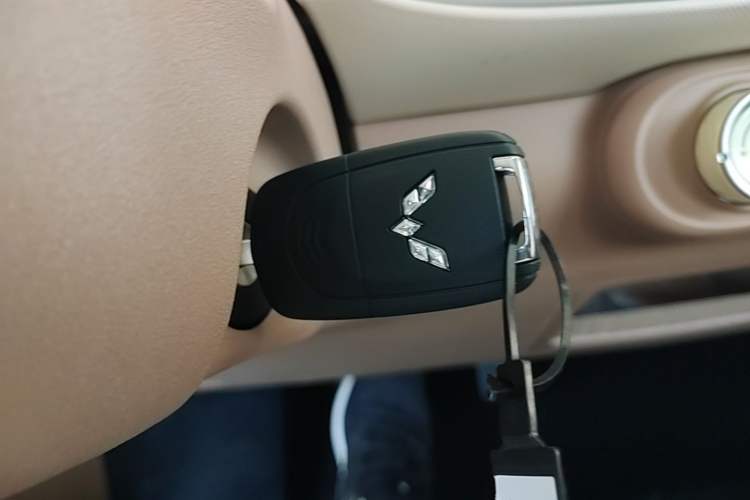 Used Wuling Hongguang MINIEV 2025 Four-Door Version Advanced Edition Vehicle Key