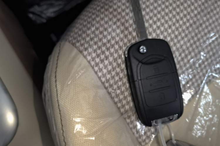 Used Wuling Hongguang MINIEV 2025 Four-Door Version Advanced Edition Vehicle Key