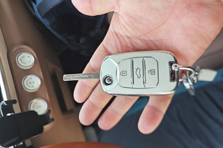 Used Wuling Hongguang MINIEV 2025 Four-Door Version Advanced Edition Vehicle Key