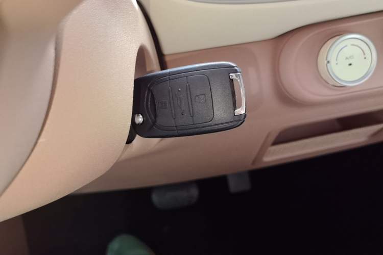 Used Wuling Hongguang MINIEV 2025 Four-Door Version Advanced Edition Vehicle Key