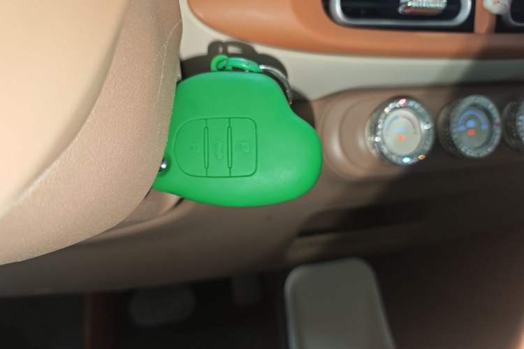Used Wuling Hongguang MINIEV 2025 Four-Door Version Advanced Edition Vehicle Key