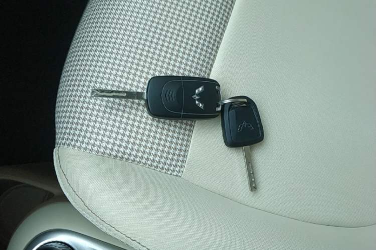 Used Wuling Hongguang MINIEV 2025 Four-Door Version Advanced Edition Vehicle Key