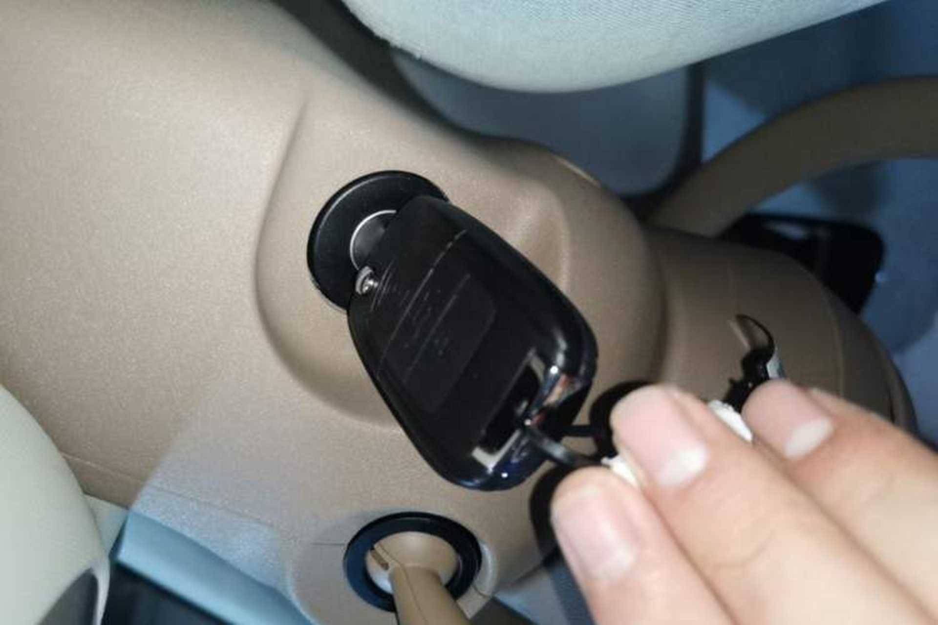 Used Wuling Hongguang MINIEV 2025 Four-Door Version Advanced Edition Vehicle Key