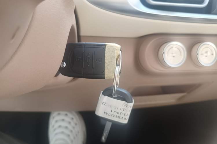 Used Wuling Hongguang MINIEV 2025 Four-Door Version Advanced Edition Vehicle Key