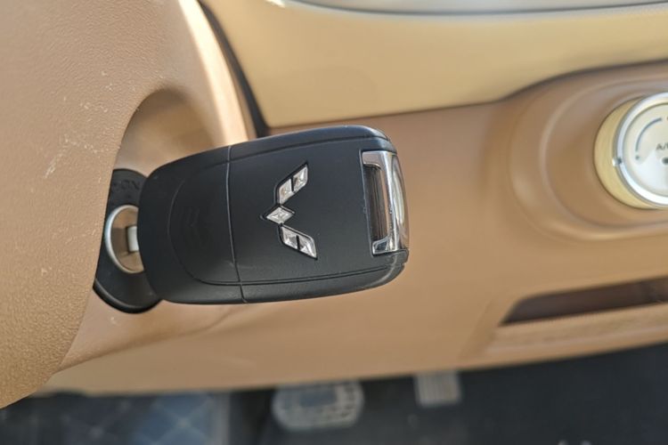 Used Wuling Hongguang MINIEV 2025 Four-Door Version Advanced Edition Vehicle Key