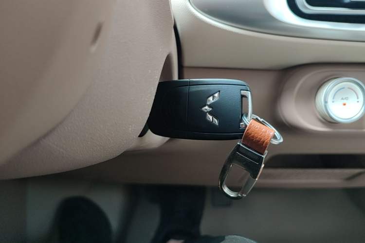 Used Wuling Hongguang MINIEV 2025 Four-Door Version Advanced Edition Vehicle Key