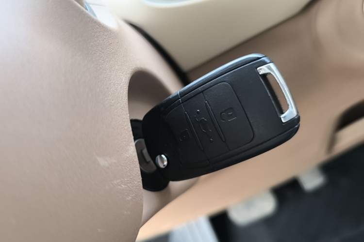 Used Wuling Hongguang MINIEV 2025 Four-Door Version Advanced Edition Vehicle Key