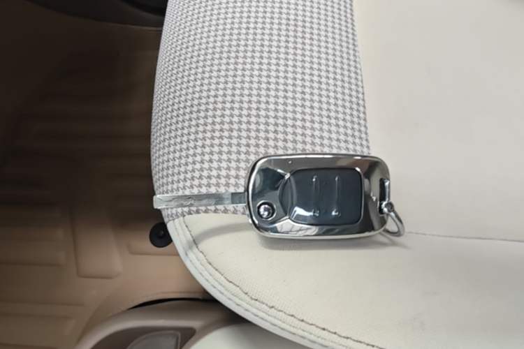 Used Wuling Hongguang MINIEV 2025 Four-Door Version Advanced Edition Vehicle Key