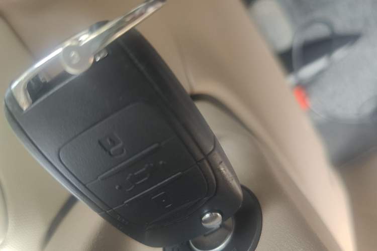 Used Wuling Hongguang MINIEV 2025 Four-Door Version Advanced Edition Vehicle Key