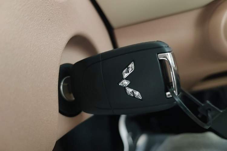 Used Wuling Hongguang MINIEV 2025 Four-Door Version Advanced Edition Vehicle Key
