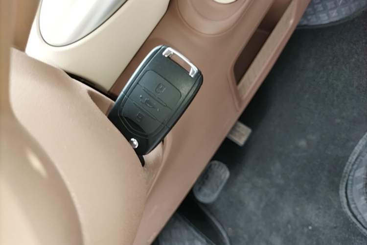 Used Wuling Hongguang MINIEV 2025 Four-Door Version Advanced Edition Vehicle Key