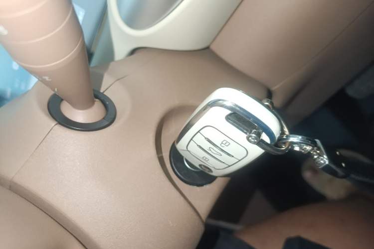 Used Wuling Hongguang MINIEV 2025 Four-Door Version Advanced Edition Vehicle Key