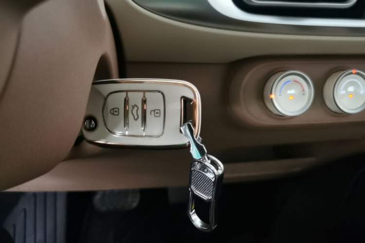 Used Wuling Hongguang MINIEV 2025 Four-Door Version Advanced Edition Vehicle Key