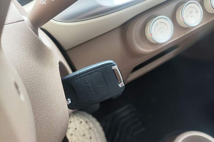 Used Wuling Hongguang MINIEV 2025 Four-Door Version Advanced Edition Vehicle Key