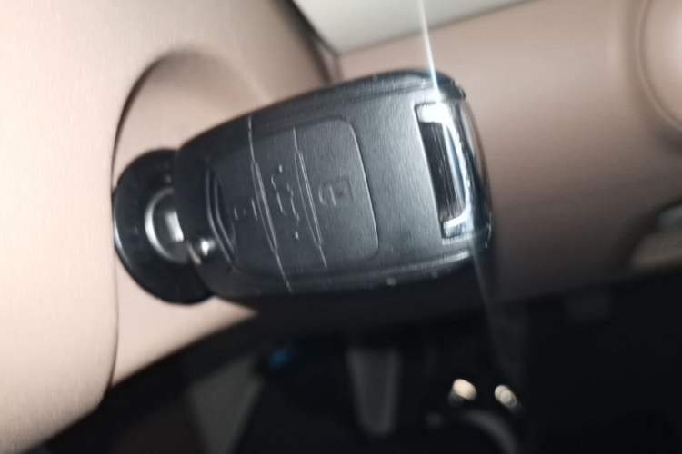 Used Wuling Hongguang MINIEV 2025 Four-Door Version Advanced Edition Vehicle Key
