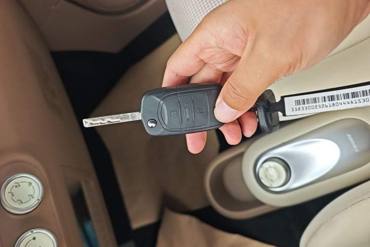 Used Wuling Hongguang MINIEV 2025 Four-Door Version Advanced Edition Vehicle Key