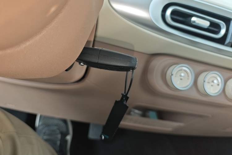 Used Wuling Hongguang MINIEV 2025 Four-Door Version Advanced Edition Vehicle Key