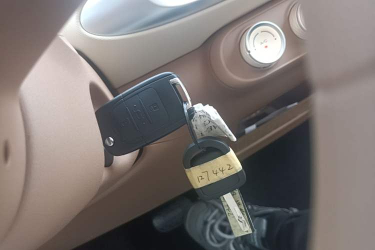 Used Wuling Hongguang MINIEV 2025 Four-Door Version Advanced Edition Vehicle Key