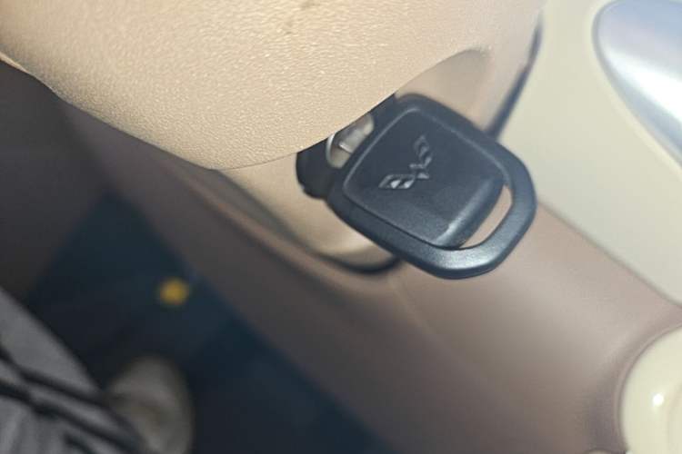 Used Wuling Hongguang MINIEV 2025 Four-Door Version Advanced Edition Vehicle Key