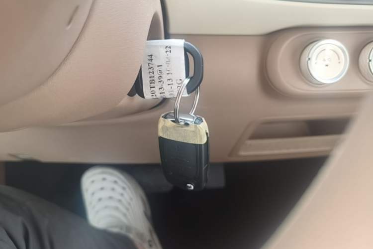 Used Wuling Hongguang MINIEV 2025 Four-Door Version Advanced Edition Vehicle Key