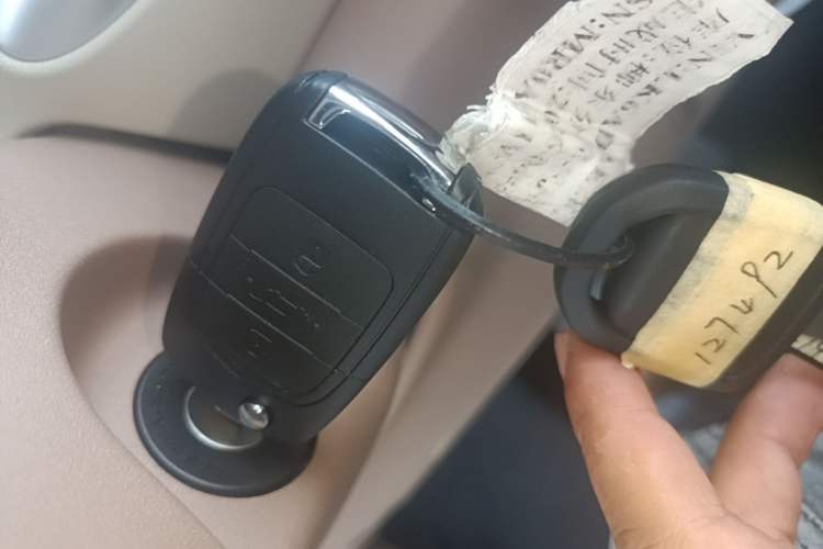 Used Wuling Hongguang MINIEV 2025 Four-Door Version Advanced Edition Vehicle Key