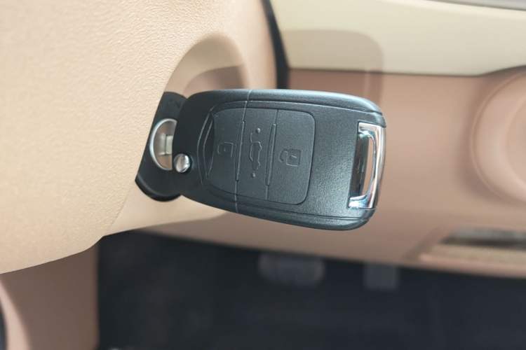 Used Wuling Hongguang MINIEV 2025 Four-Door Version Advanced Edition Vehicle Key