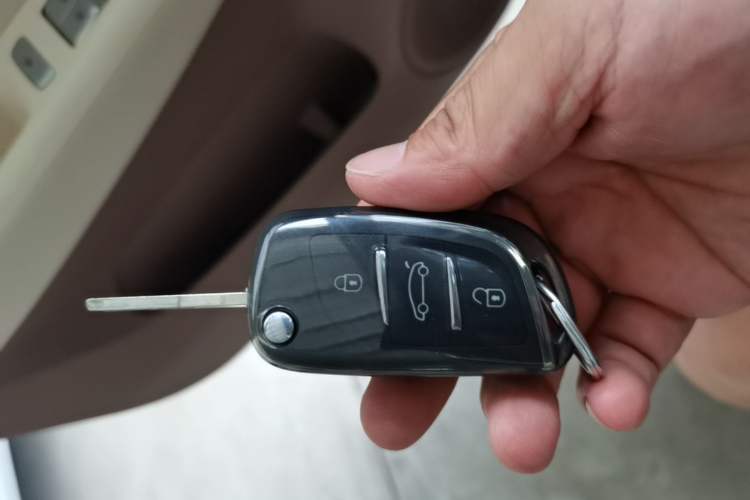 Used Wuling Hongguang MINIEV 2025 Four-Door Version Advanced Edition Vehicle Key
