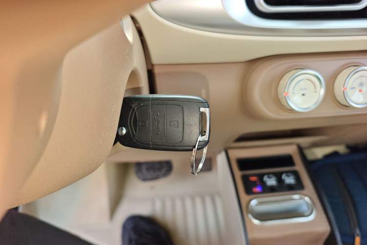 Used Wuling Hongguang MINIEV 2025 Four-Door Version Advanced Edition Vehicle Key